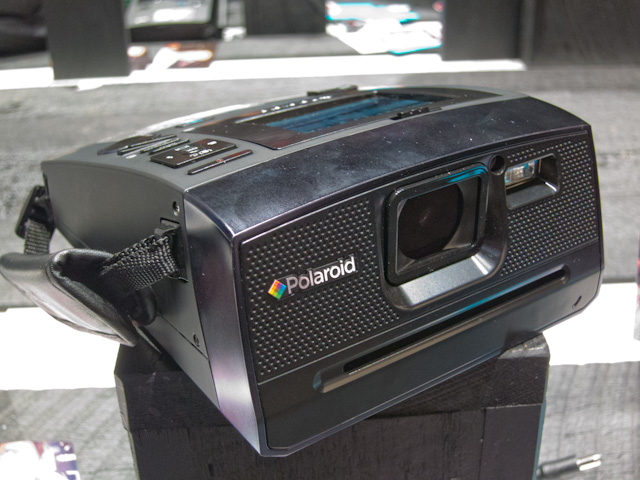 A quick look at the “new' Polaroid Z340 instant print camera by Amy Medina